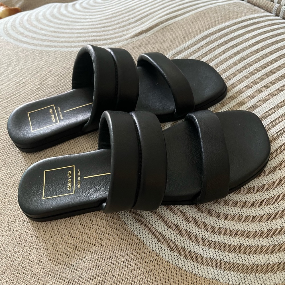 New (without box) Dolce Vita Adore Leather Sandals, size 7